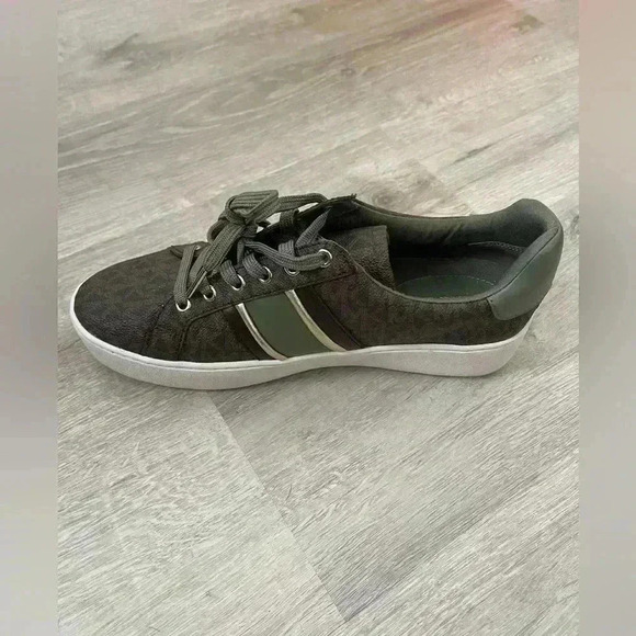 MICHAEL KORS - Poppy Stripe Lace
Up Sneaker 9 - Picture 4 of 11